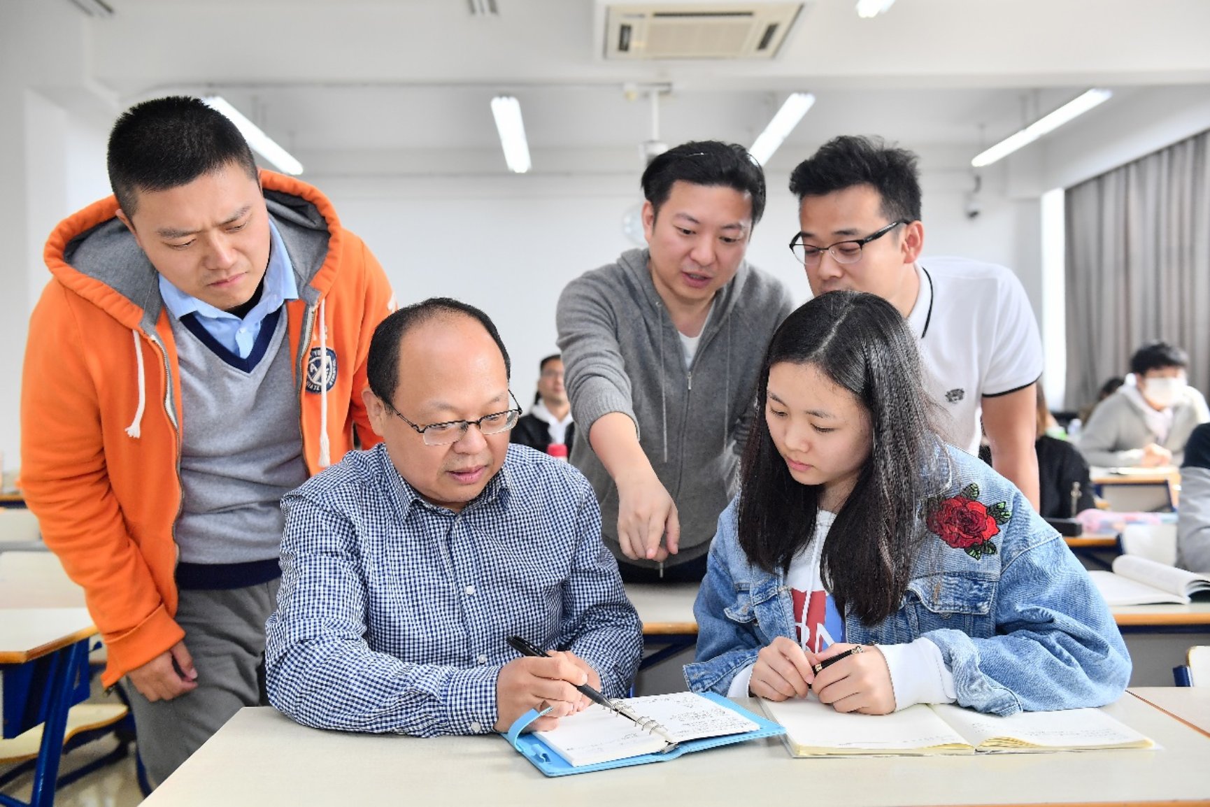 D:\课题申报研究与评奖\北京市教学名师\北京市教学名师\崔学刚申报材料\崔学刚-最终申报材料\崔学刚-最终申报材料\必赢线路检测3003-崔学刚-照片2.jpg